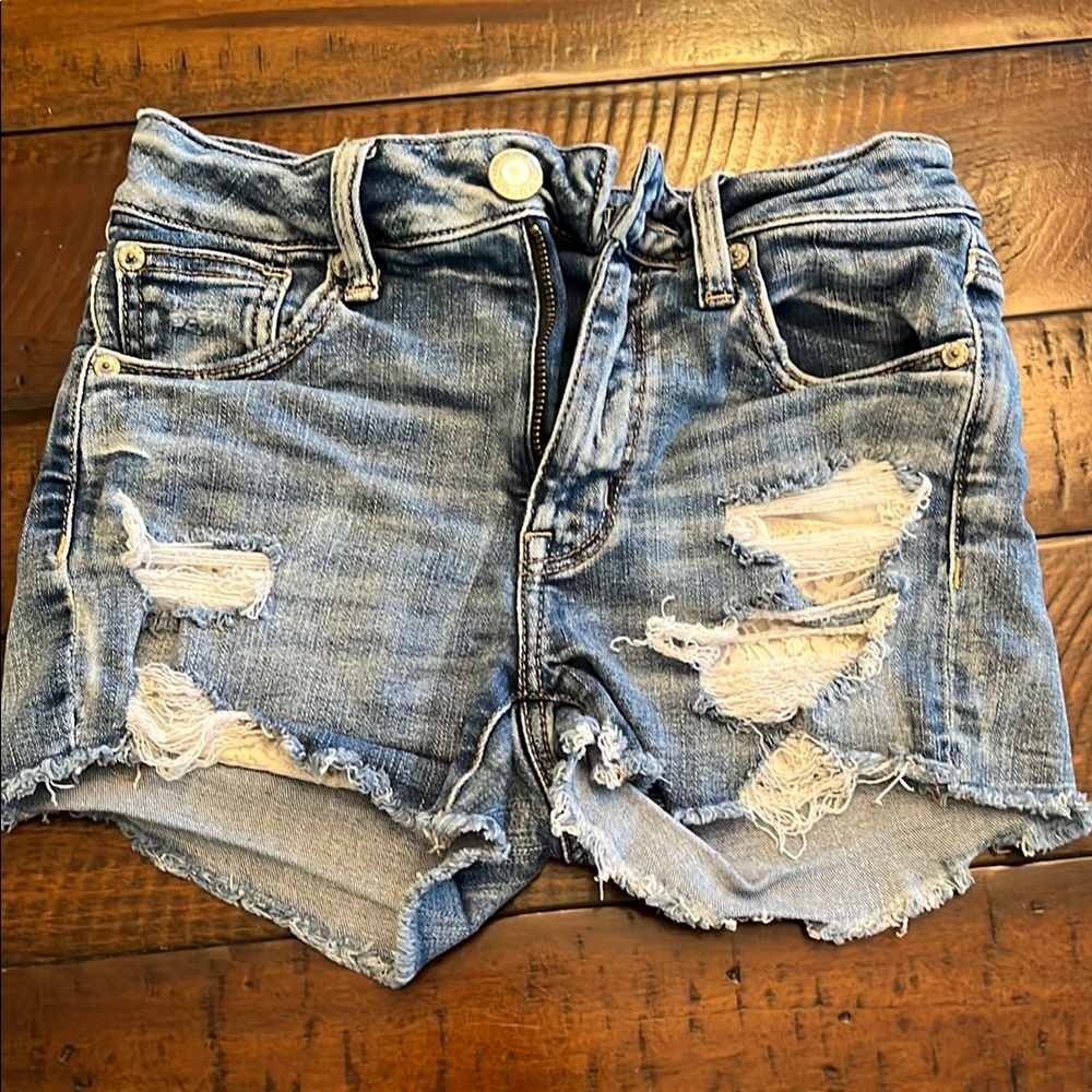 American Eagle Size 0 Denim Shorts w “Next Level Stretch” crochet detail